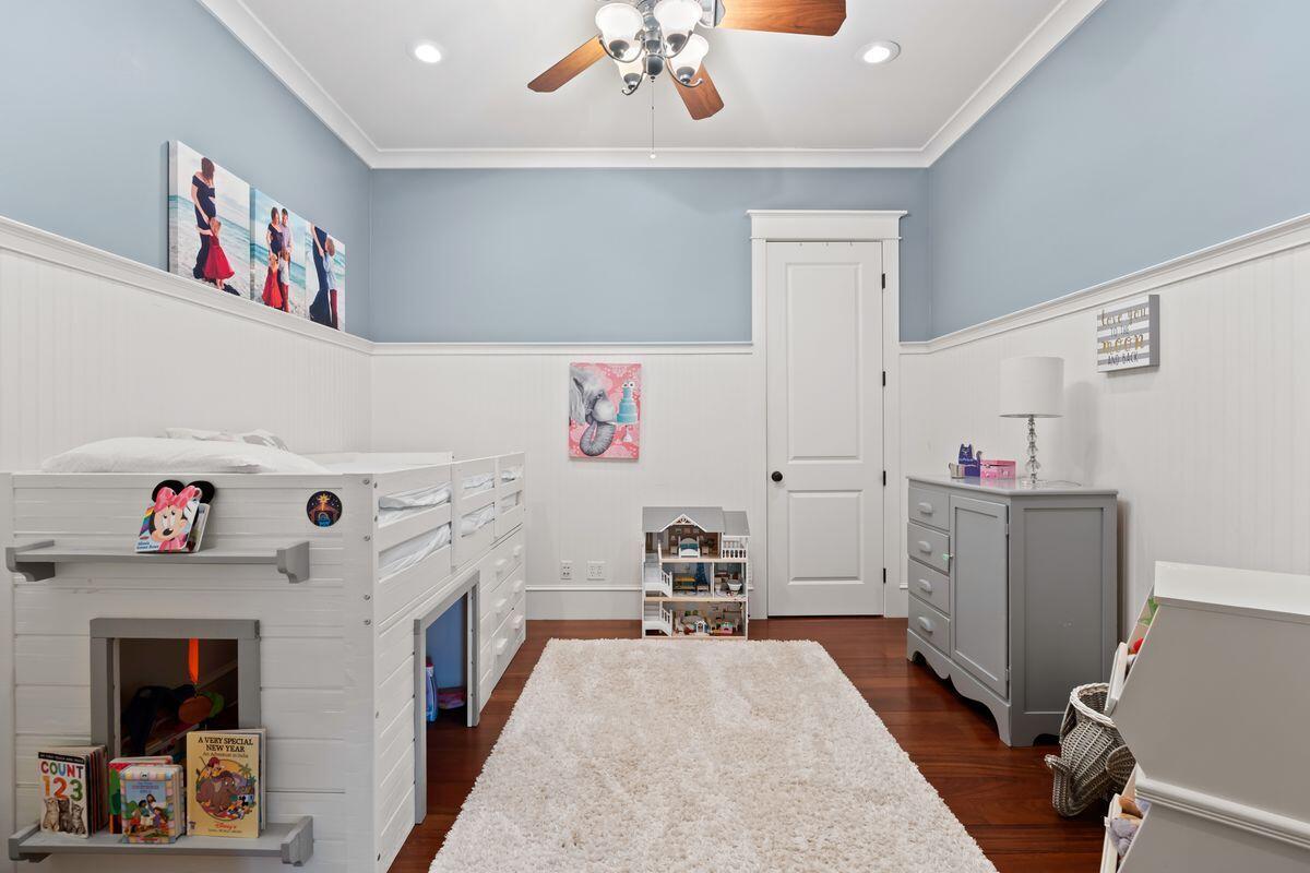 PELICAN BAY - Residential