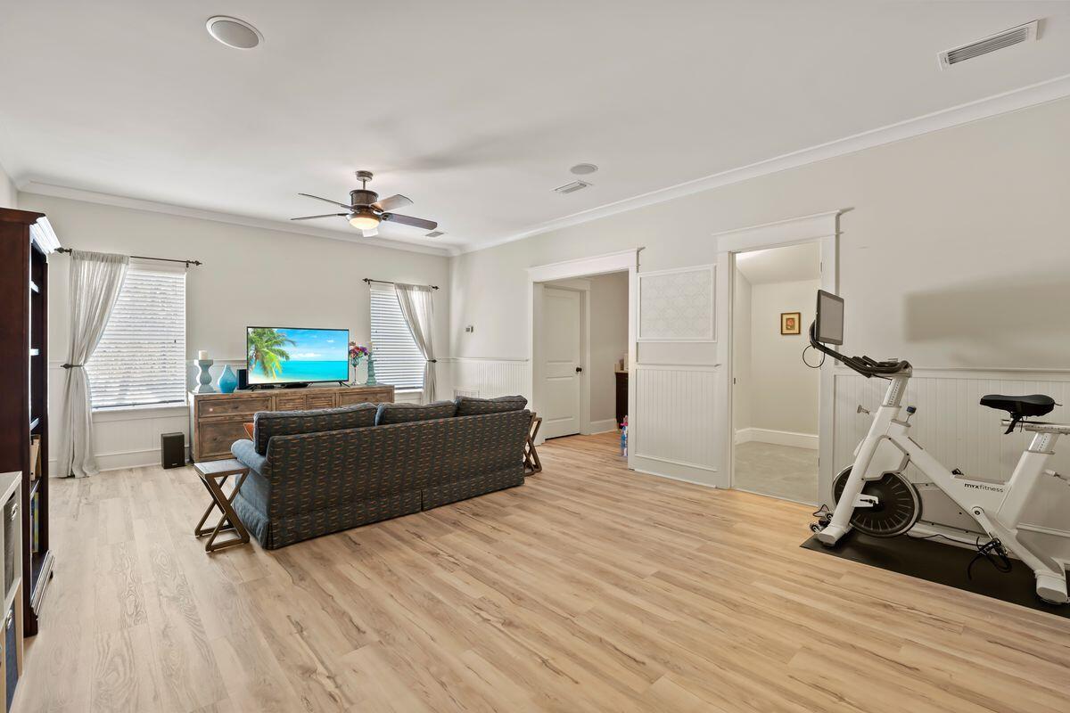 PELICAN BAY - Residential