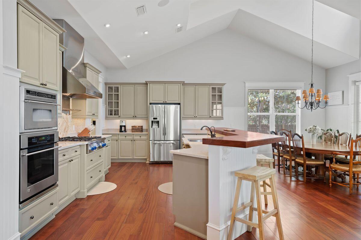 PELICAN BAY - Residential