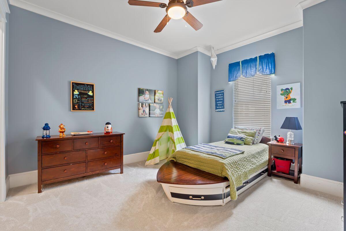 PELICAN BAY - Residential