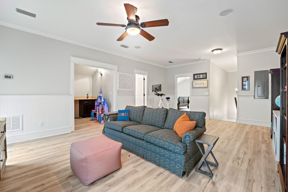 PELICAN BAY - Residential