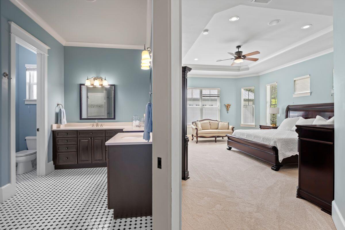 PELICAN BAY - Residential