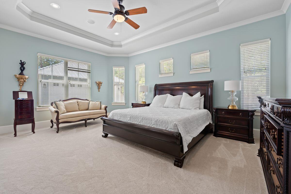 PELICAN BAY - Residential