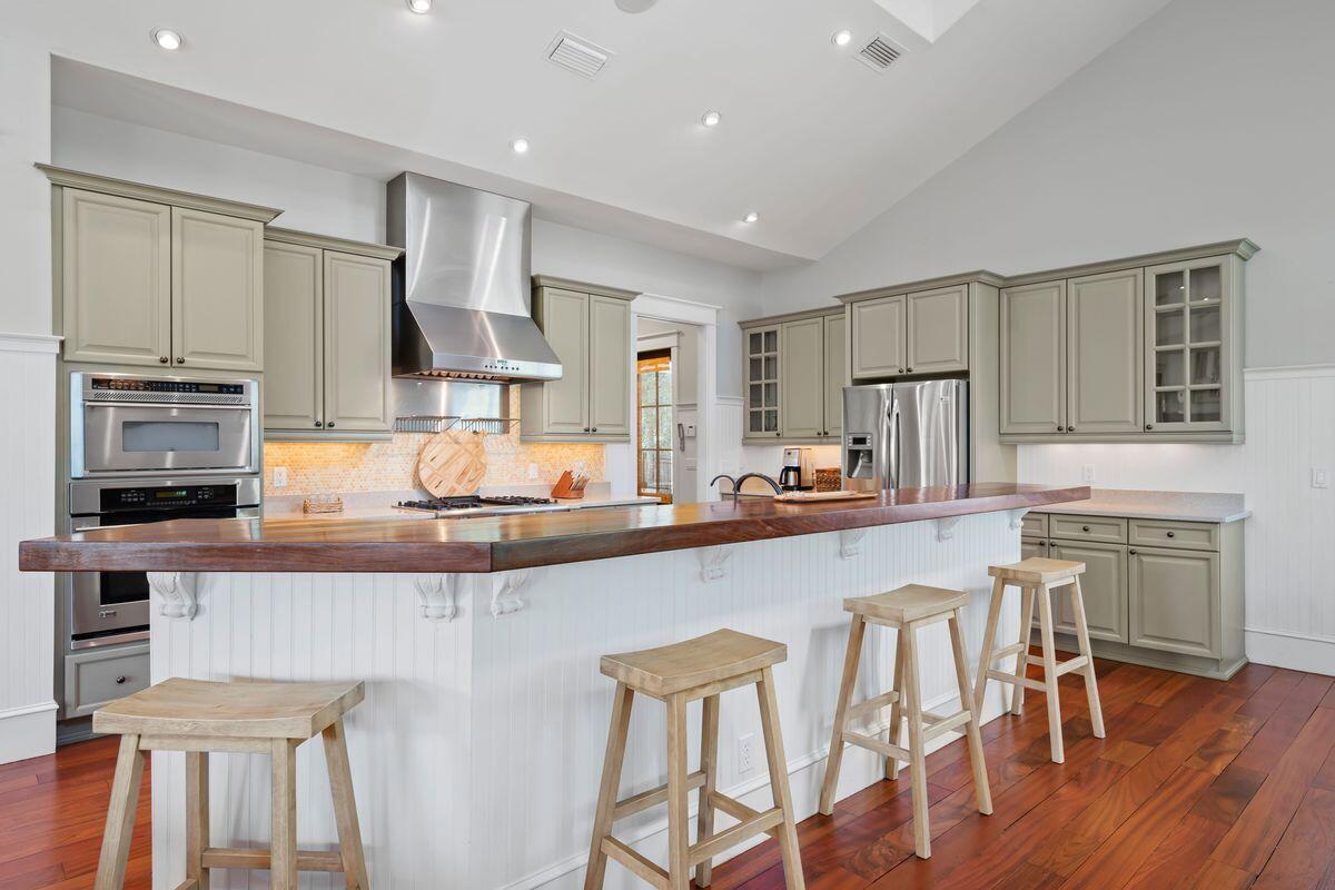 PELICAN BAY - Residential