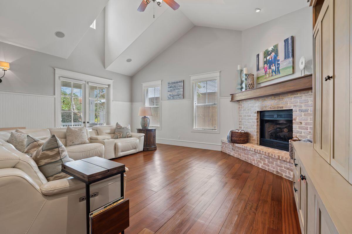 PELICAN BAY - Residential