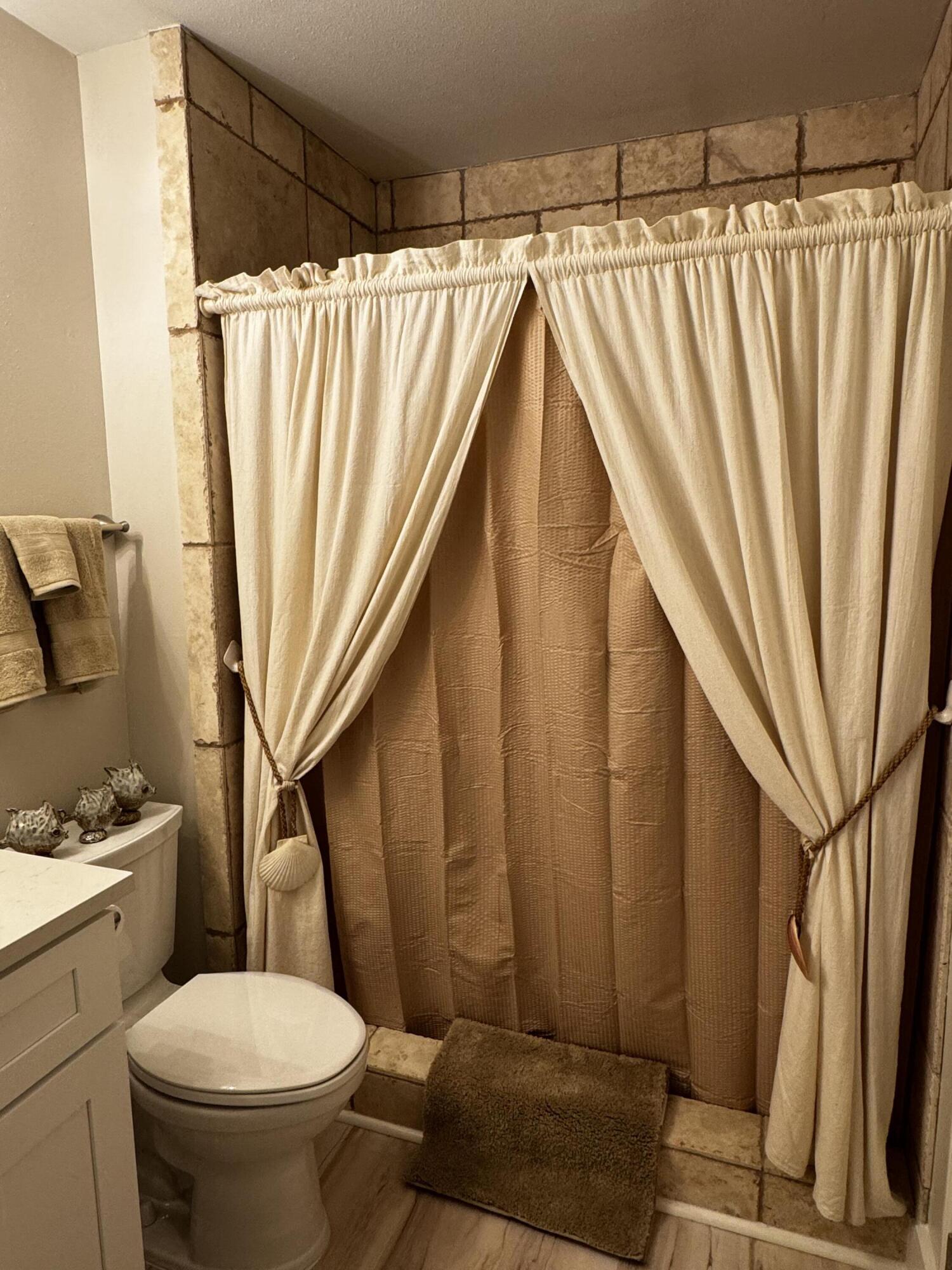 BAYOU VILLAGE CONDO PH 1 - Residential Lease