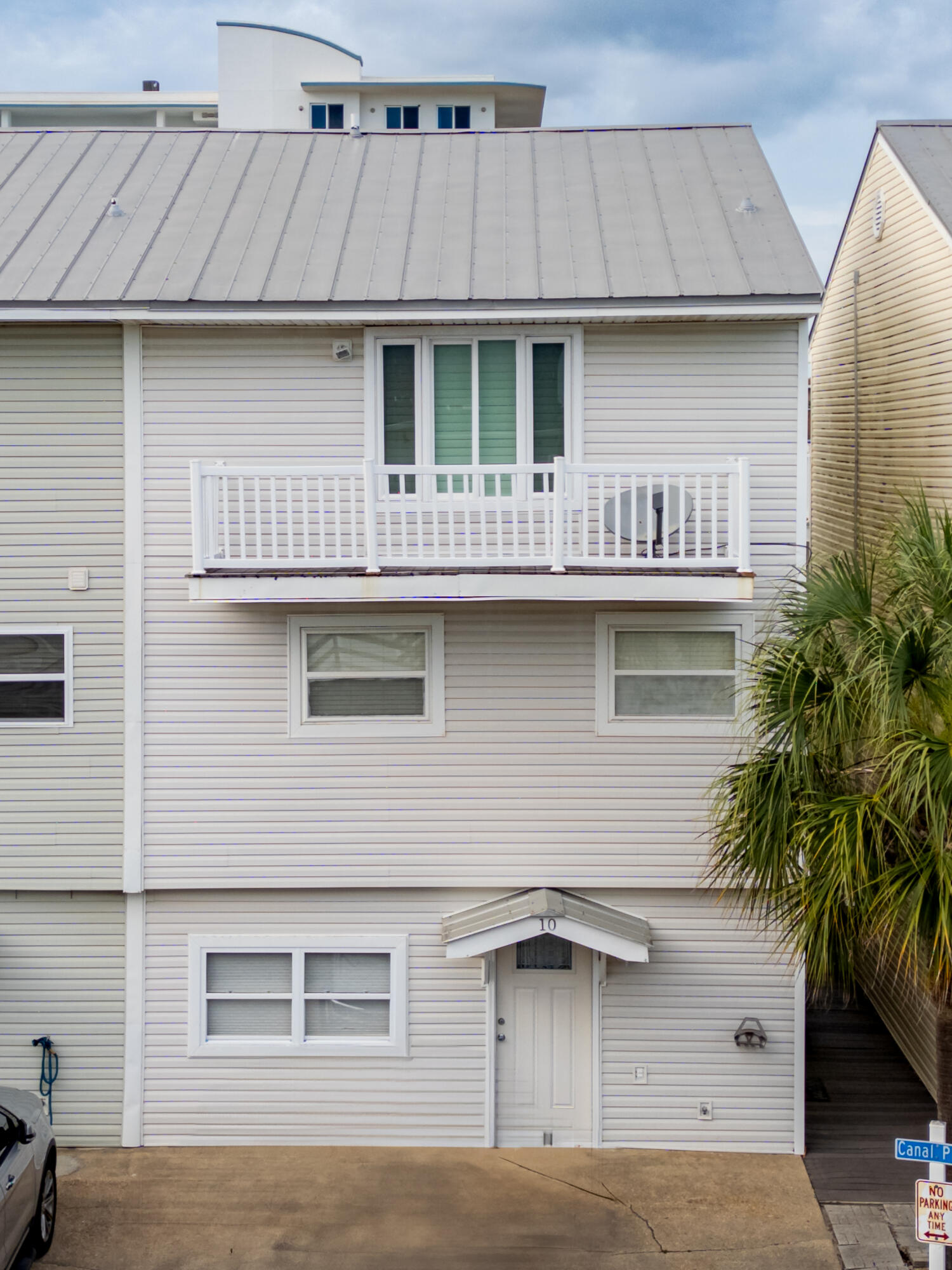 Waterfront Townhome with Deeded Boat Slip + Pontoon Boat & Lift | Emerald Coast, Destin, FLFully renovated 3-story canal-front townhome in Destin's Holiday Isle, featuring 20 feet of private canal frontage and a deeded boat slip for up to a 25-foot vessel--with a pontoon boat and boat lift included in the sale. Enjoy direct access to the Destin Harbor, East Pass, and Gulf of Mexico.The main level includes new luxury vinyl plank and hard wood flooring. The kitchen is updated with corian countertops, high-gloss cabinetry, subway tile backsplash, and white appliances, including a quiet dishwasher and disposal. The island features natural with contrasting finishes. The open layout connects kitchen, dining, and living areas CANAL VIEWS end unit for privacy