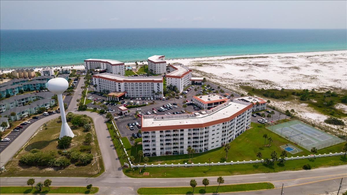 EL MATADOR CONDO - Residential