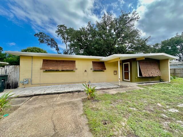 AVAIL: 1/27. SEC DEP = $1,800, CAN BE BROKEN UP IN 2 MONTHLY INSTALLMENTS IF QUALIFIED. Welcome to this lovely home w/ Bahama shutters located in southeast FWB. This single-story residence boasts crown molding, ceiling fans, granite countertops, new stainless steel appliances including a gas stove & side by side fridge w/ ice & water in the door for your convenience. Relax on either the open front porch or back patio w/ a spacious privacy fenced backyard. This home also features a tank-less water heater, large yard building equipped w/ electricity, plus both a living room & family room for ample living space. Quarterly pest control included in the rent! Don't miss out on the opportunity to make this charming house your new home! Sorry, no pets/no smoking.