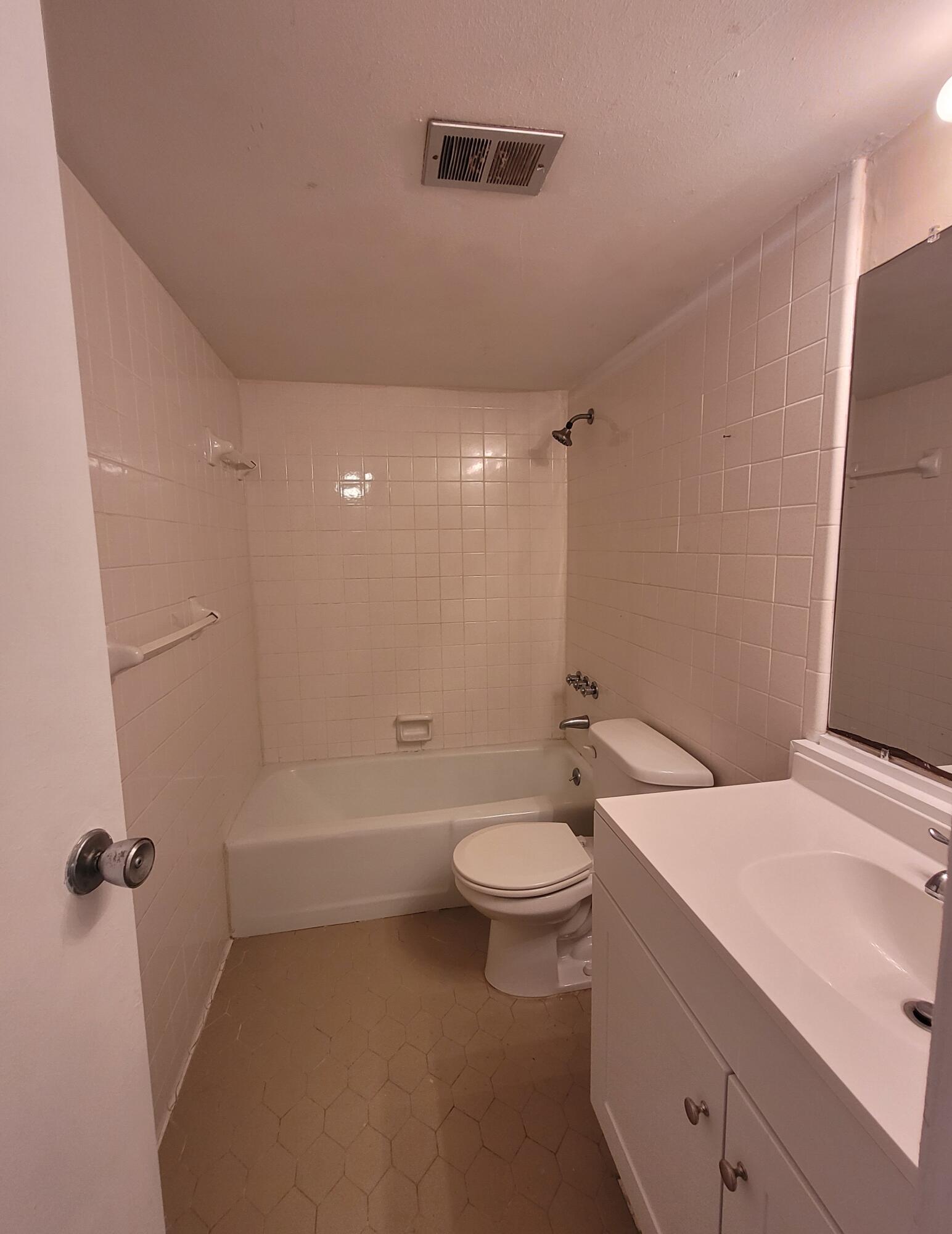 SEA PALM 2 CONDO - Residential Lease