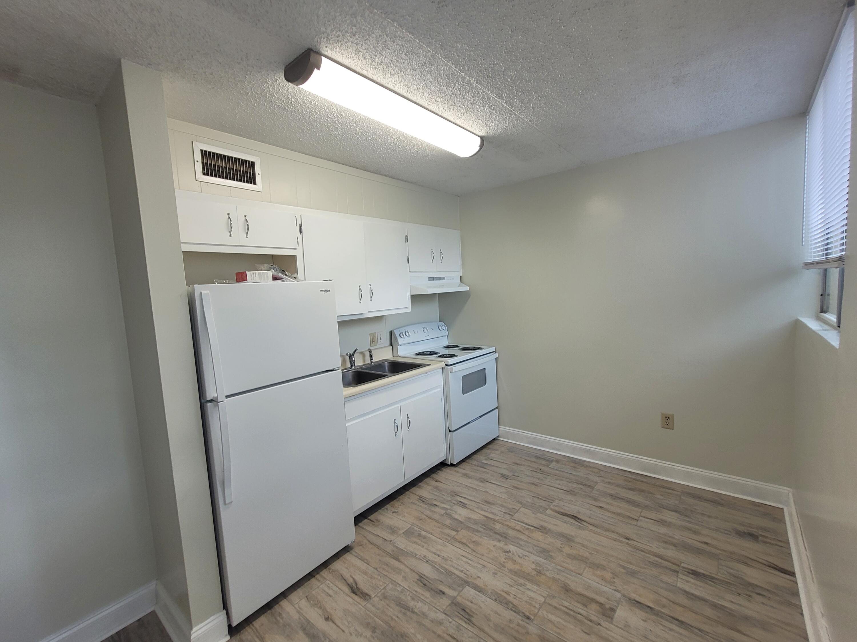 SEA PALM 2 CONDO - Residential Lease