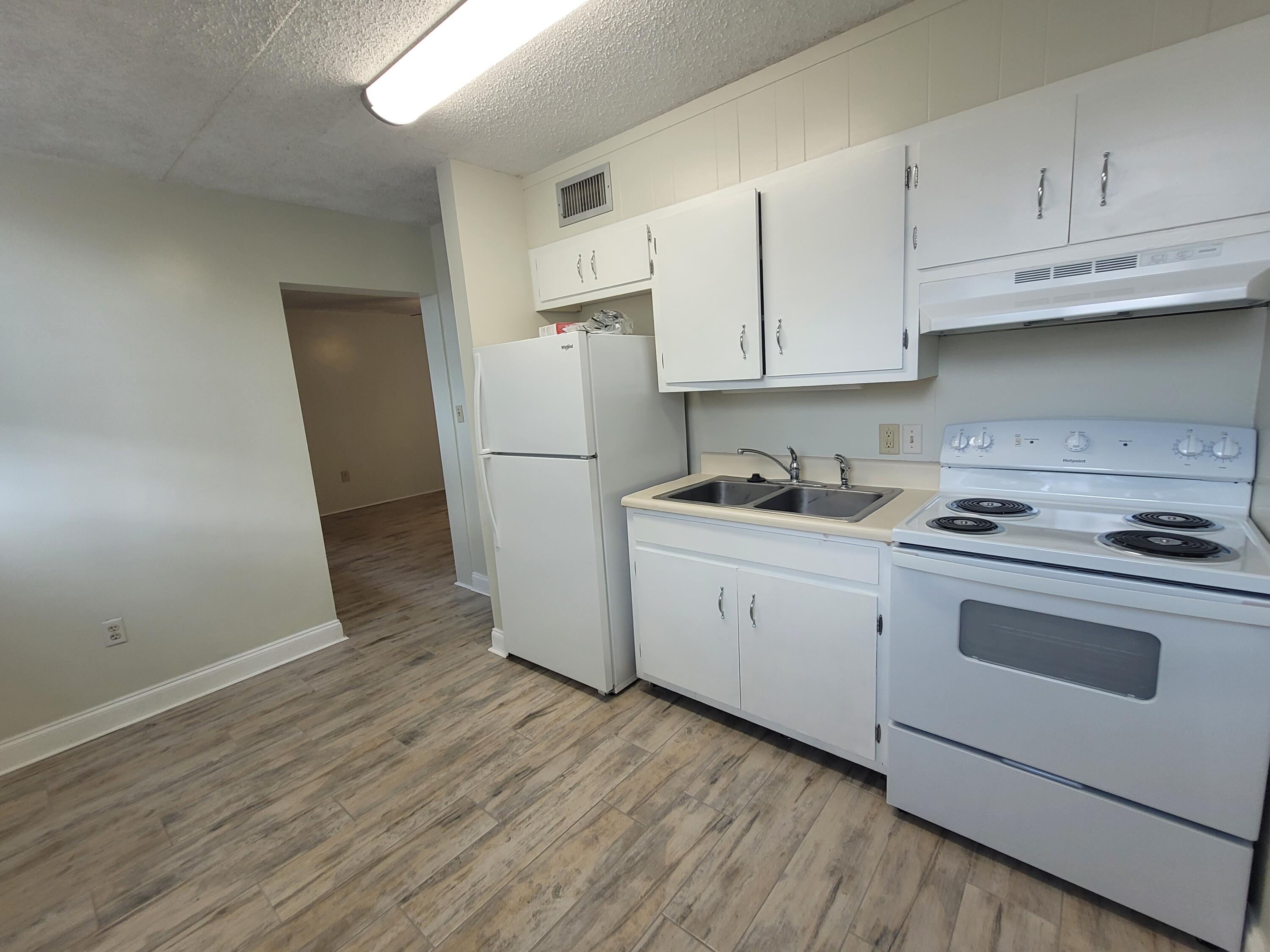 SEA PALM 2 CONDO - Residential Lease