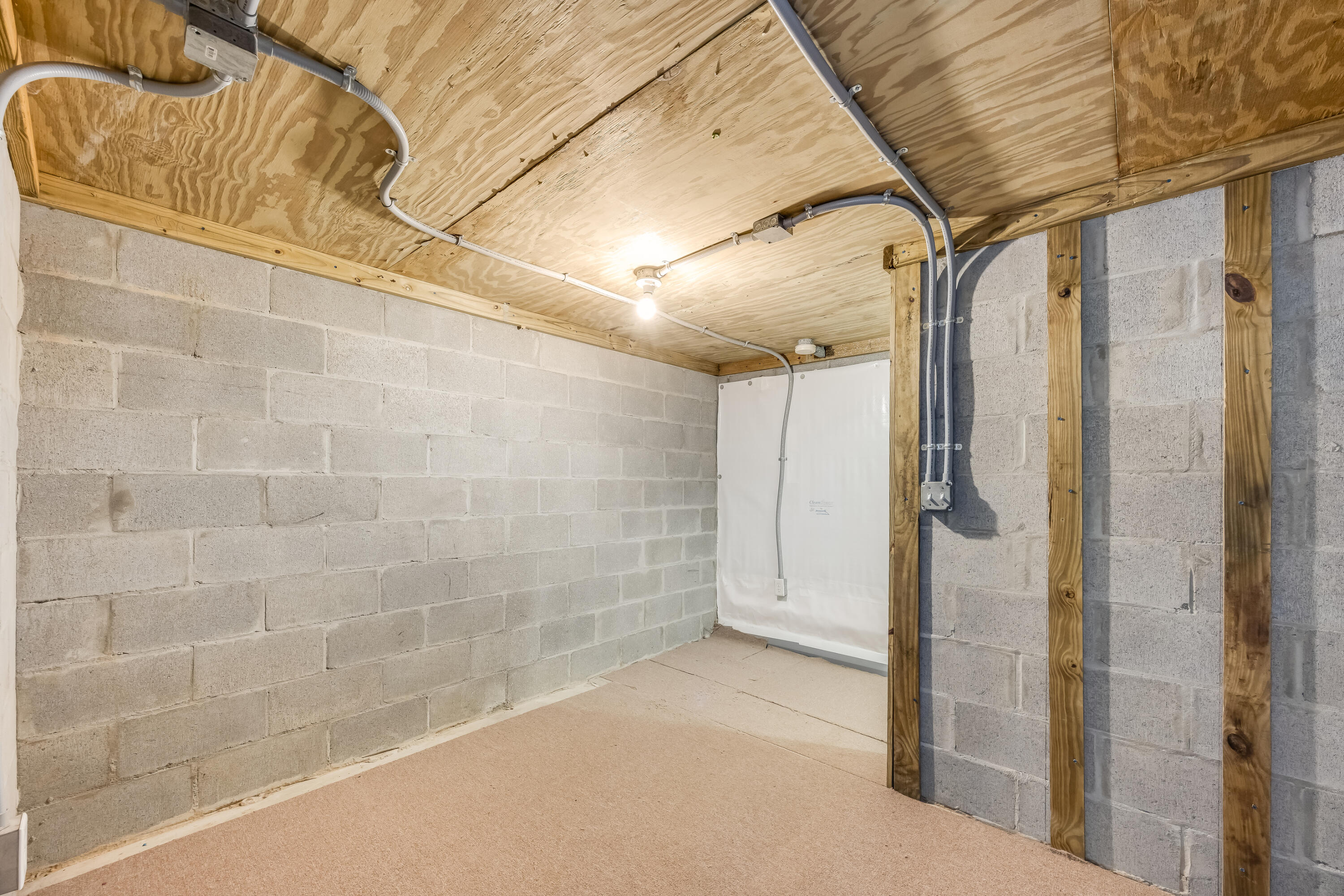 METES & BOUNDS - Residential Lease
