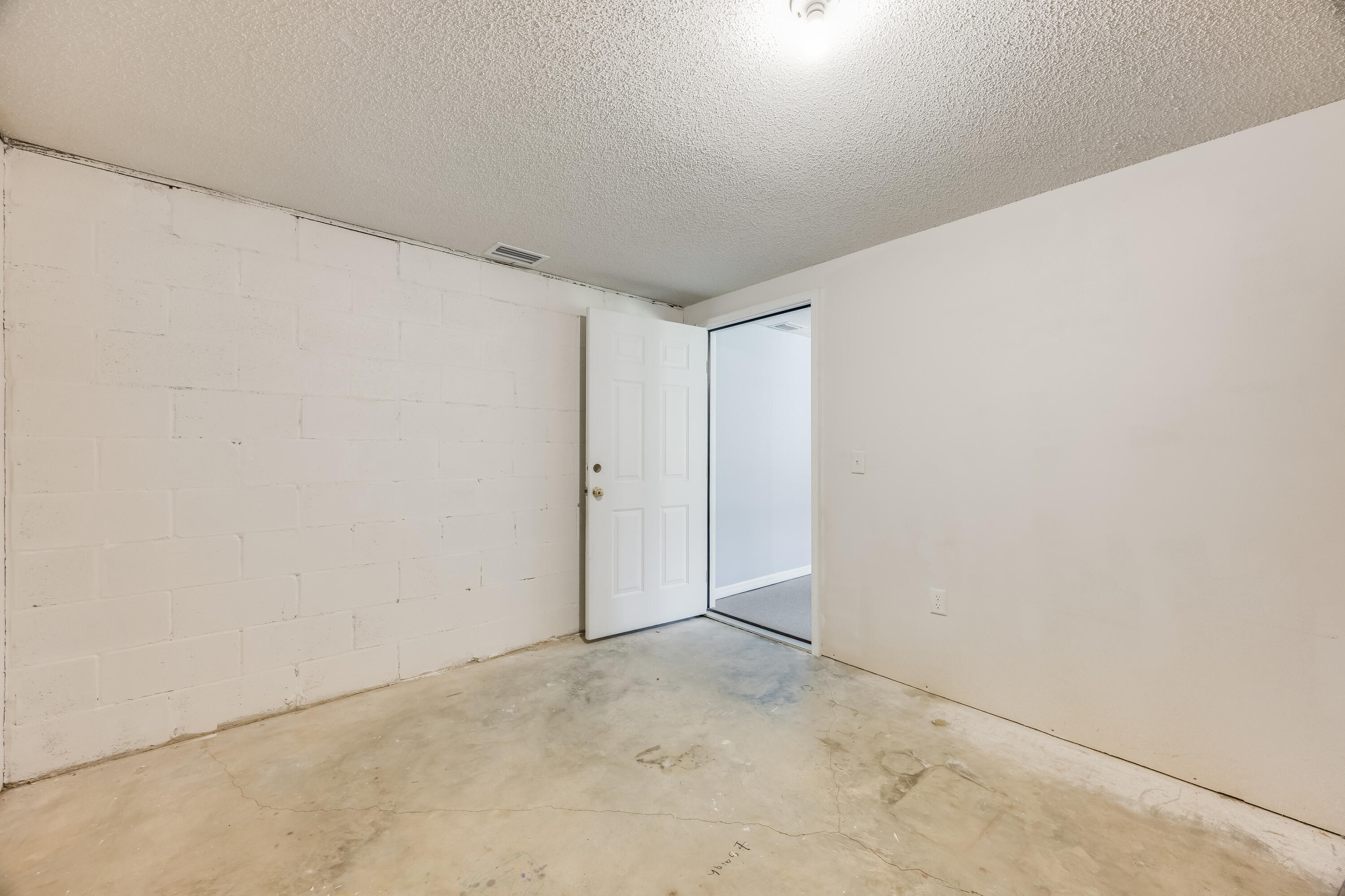 METES & BOUNDS - Residential Lease
