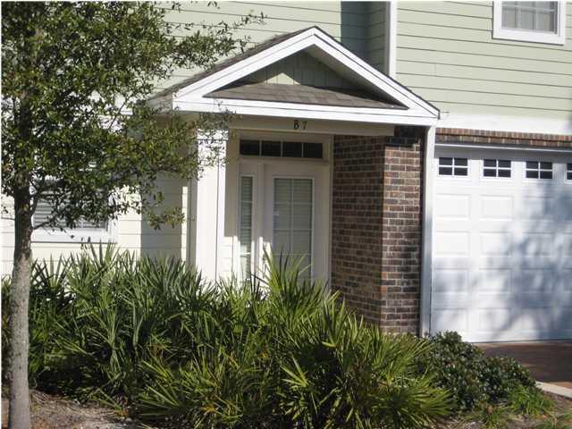 Three bedroom, two bath unfurnished townhomes in the heart of Destin! Walking distance to local shopping and park. Granite counter tops in kitchen, all stainless steel appliances and cherry finished cabinets. Tiled living and dining area, wood flooring throughout stairs and hallway. All 3 bedrooms are located upstairs, with walk-in closets. Full baths feauture double vanities. Laundry room with washer / dryer hookups. Covered back patio, single car garage, and a community pool with bath house.NO SMOKING. NO PETS.
