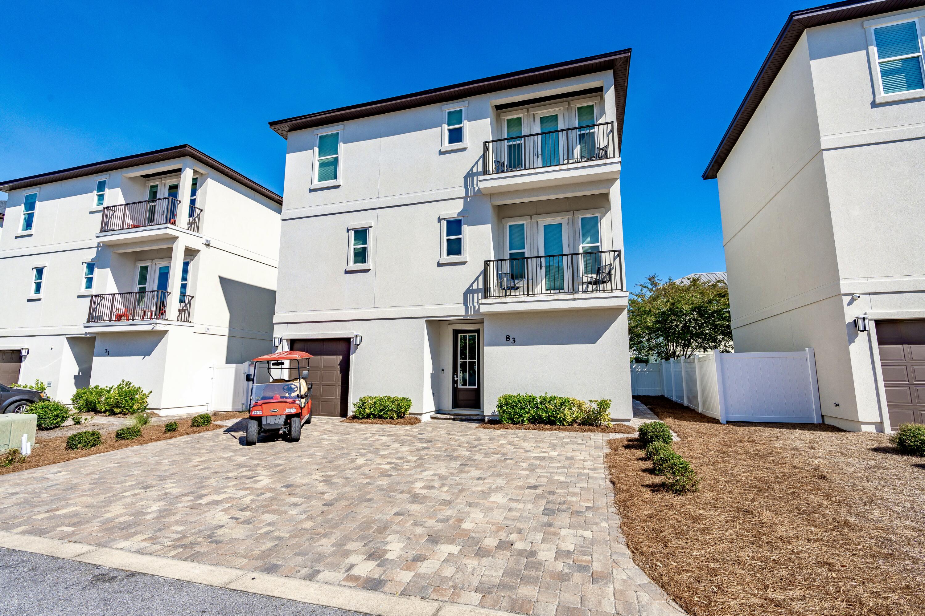 HIDDEN PALMS - Residential