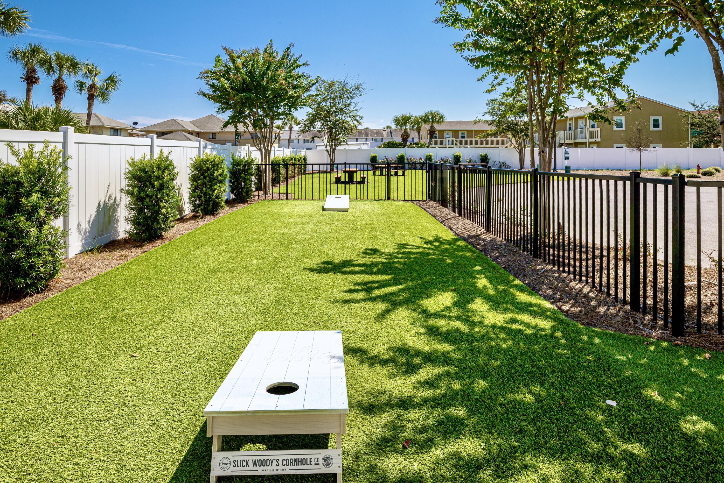 HIDDEN PALMS - Residential