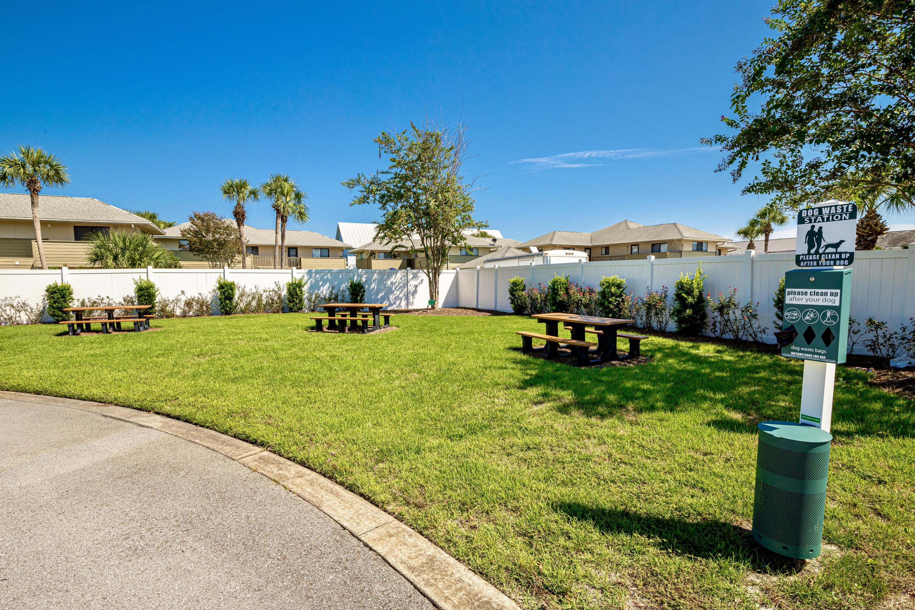 HIDDEN PALMS - Residential