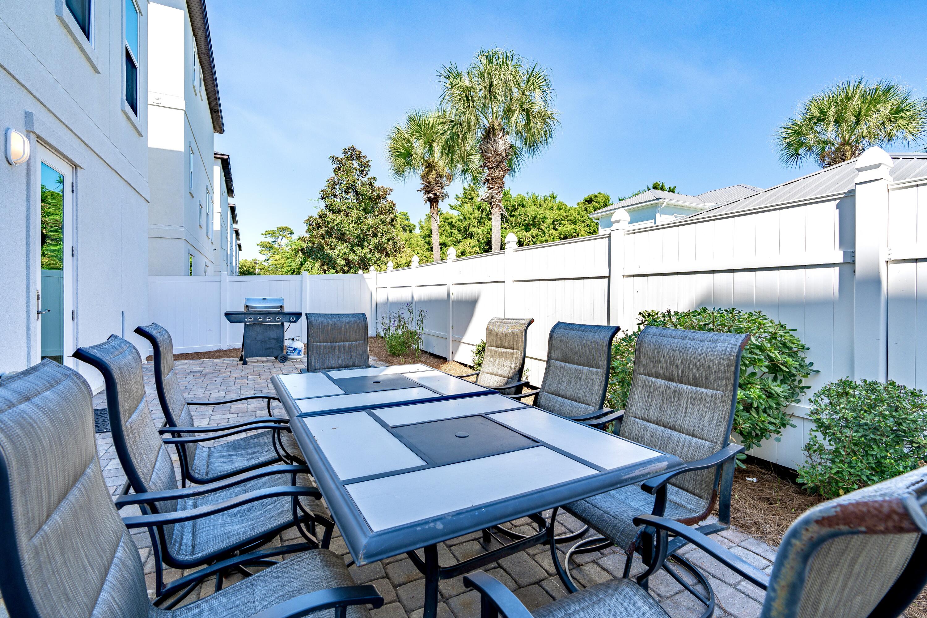 HIDDEN PALMS - Residential