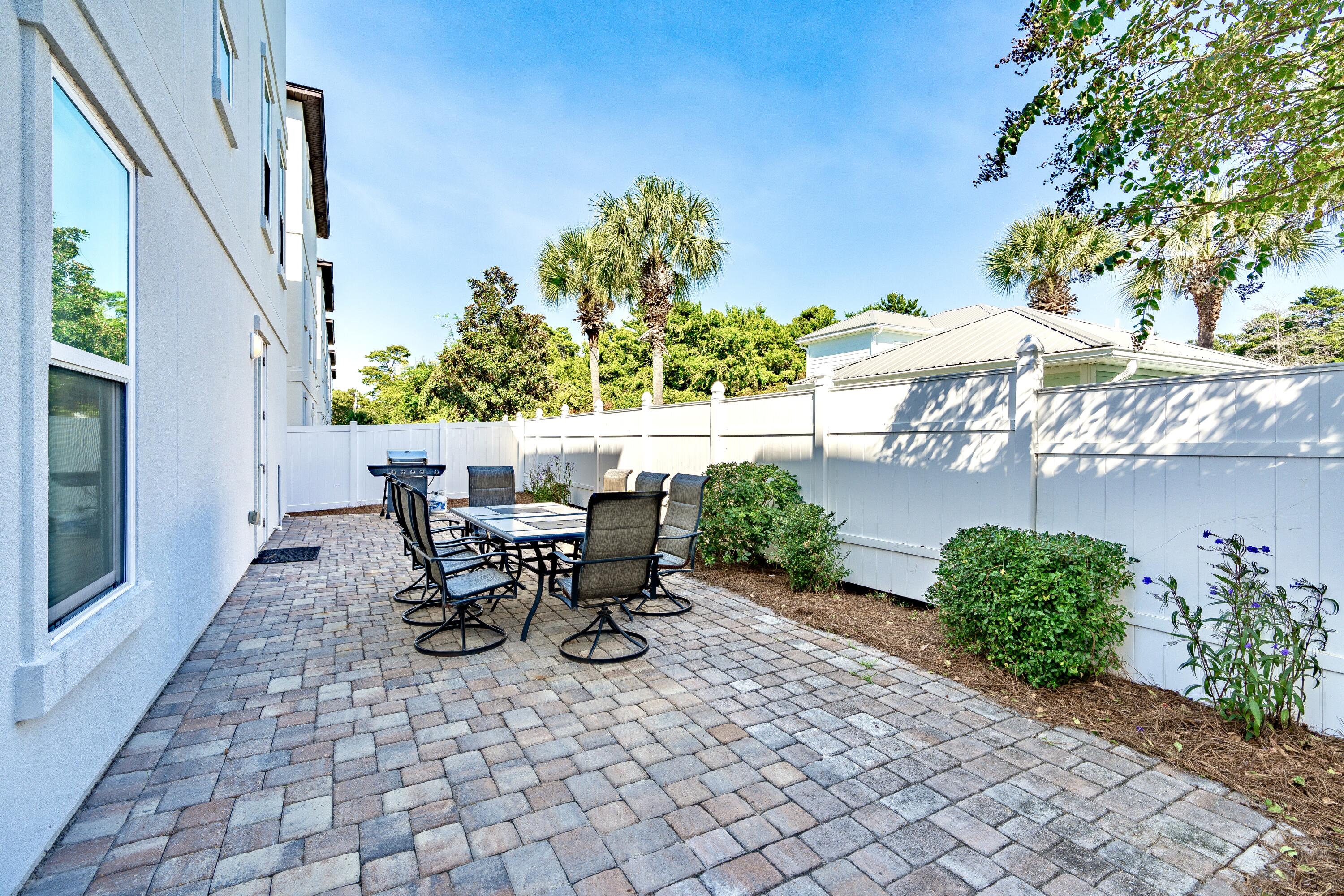 HIDDEN PALMS - Residential