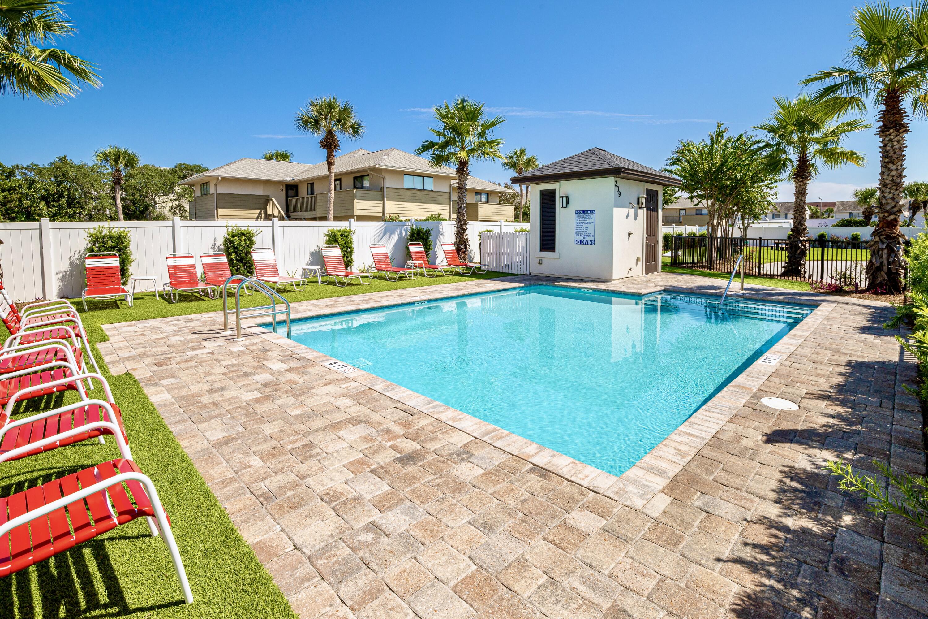 HIDDEN PALMS - Residential