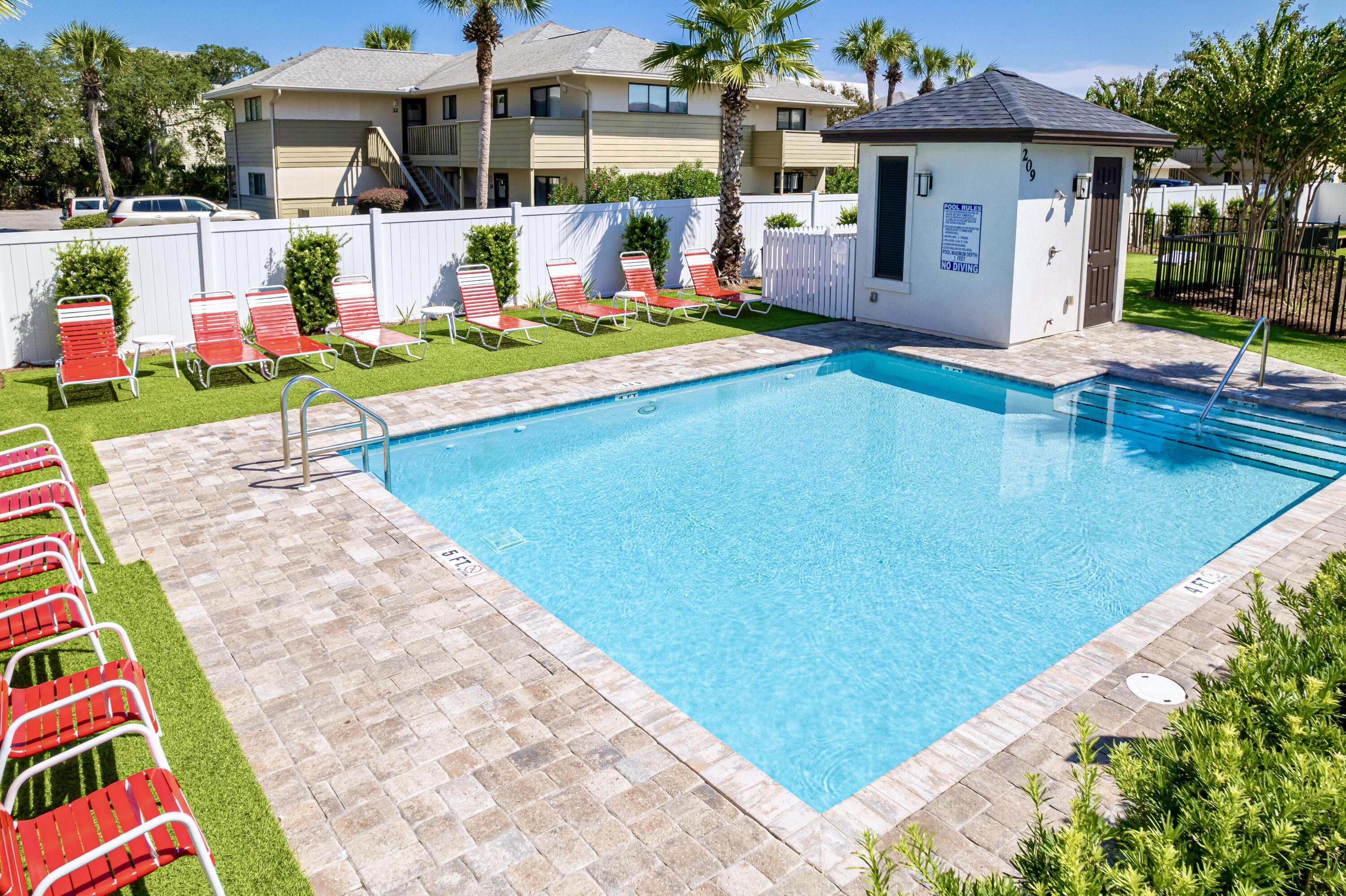 HIDDEN PALMS - Residential