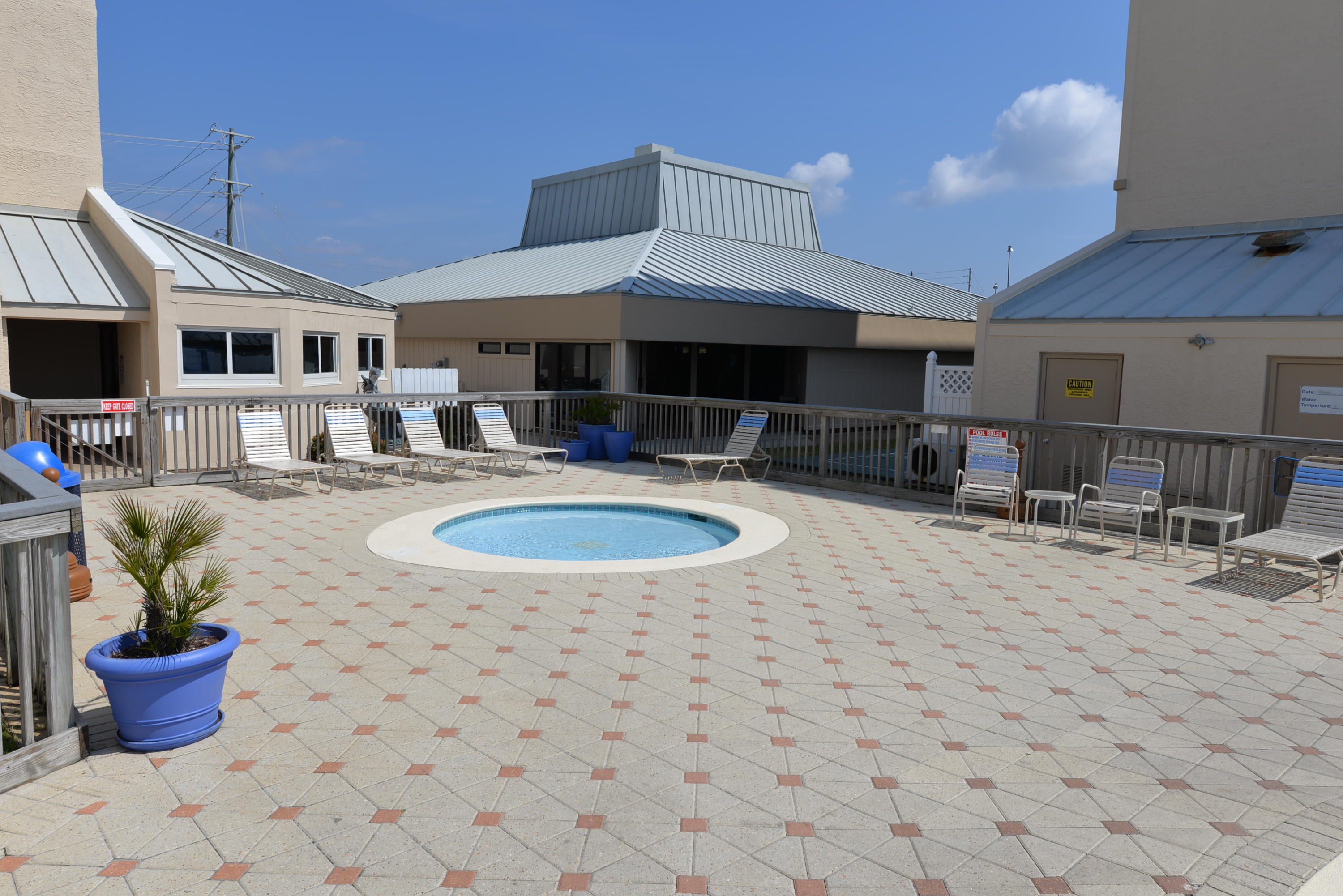 BEACH HOUSE CONDO PH 1 - Residential