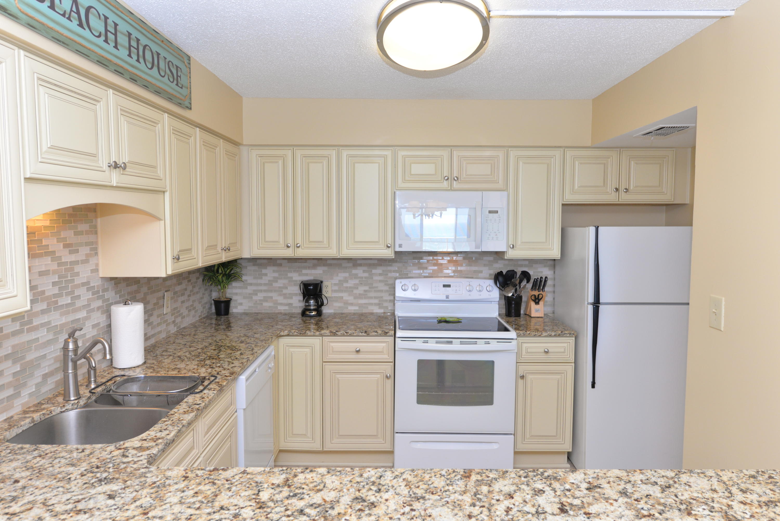 BEACH HOUSE CONDO PH 1 - Residential