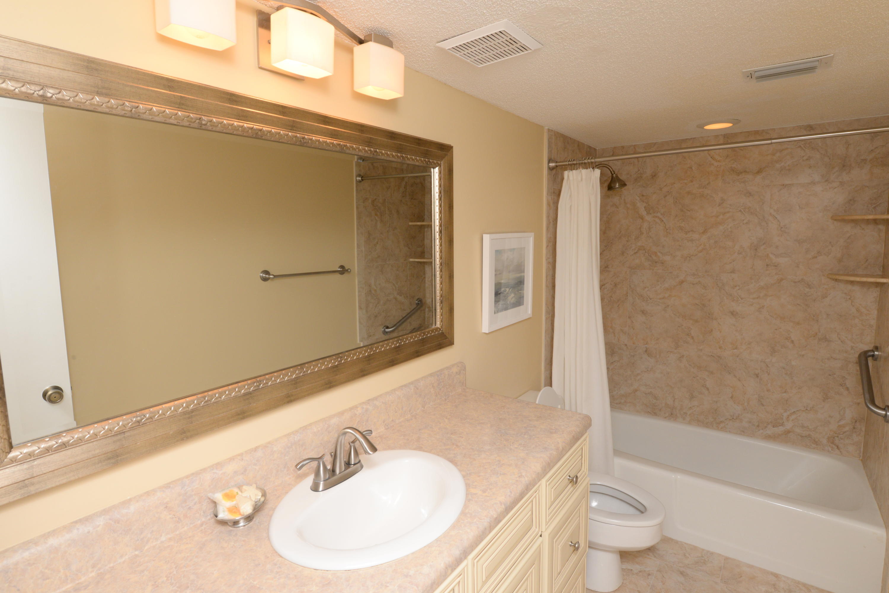 BEACH HOUSE CONDO PH 1 - Residential