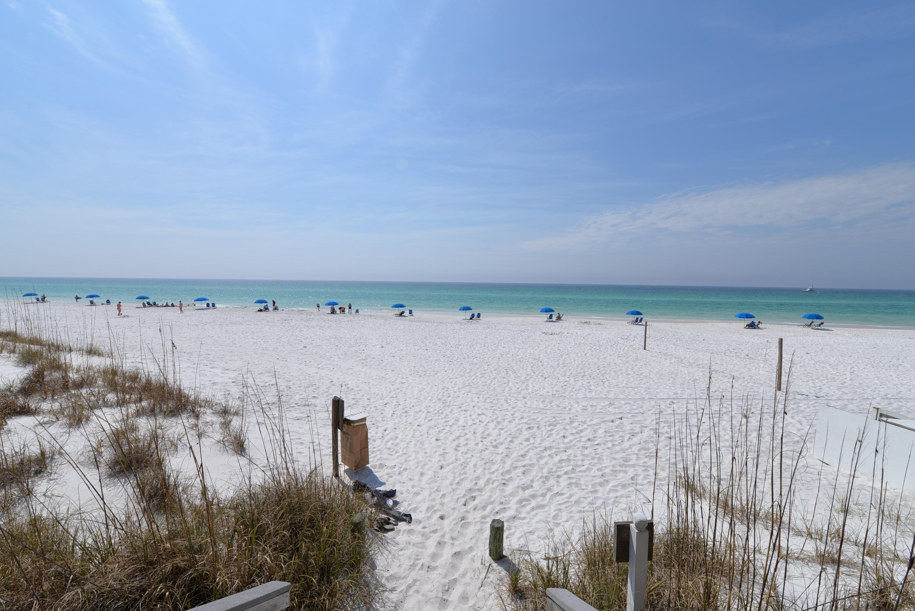 BEACH HOUSE CONDO PH 1 - Residential