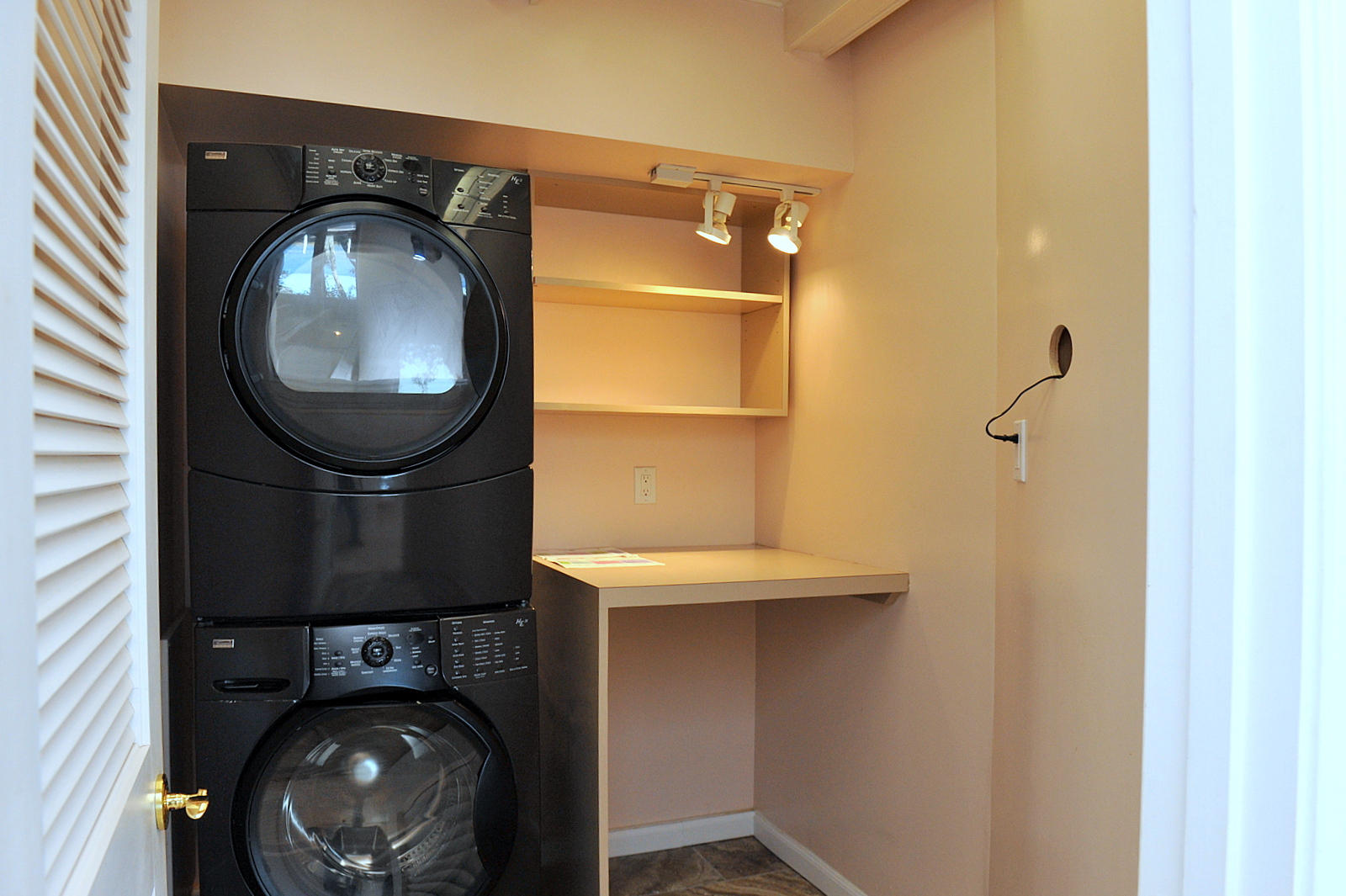 ELLIOTTS POINT - Residential