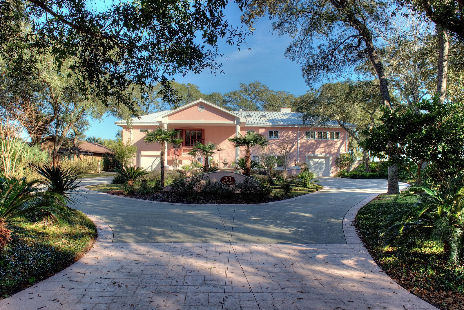 ELLIOTTS POINT - Residential