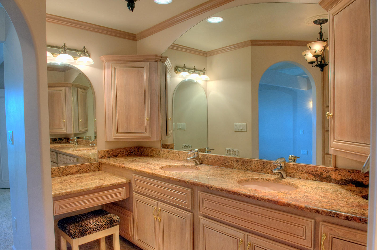 ELLIOTTS POINT - Residential