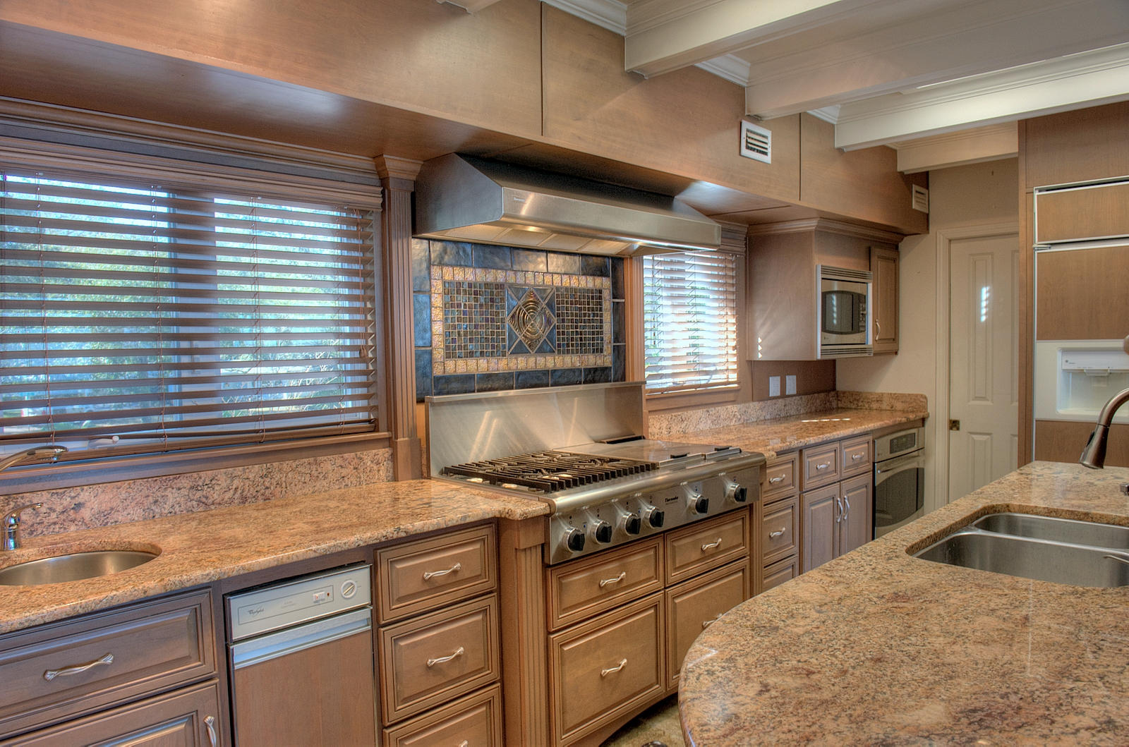 ELLIOTTS POINT - Residential