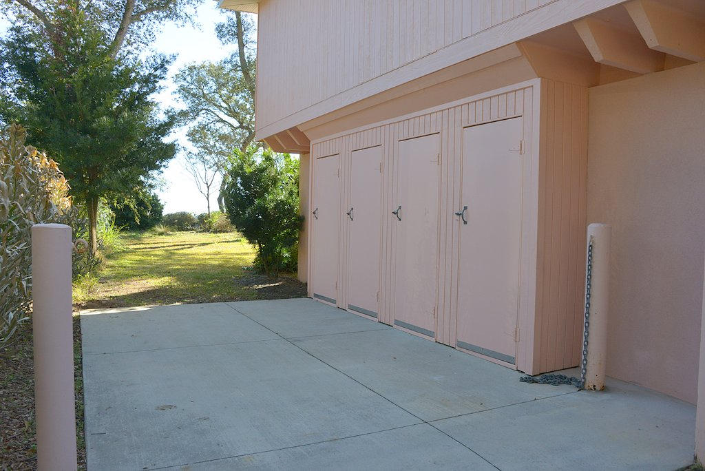 ELLIOTTS POINT - Residential