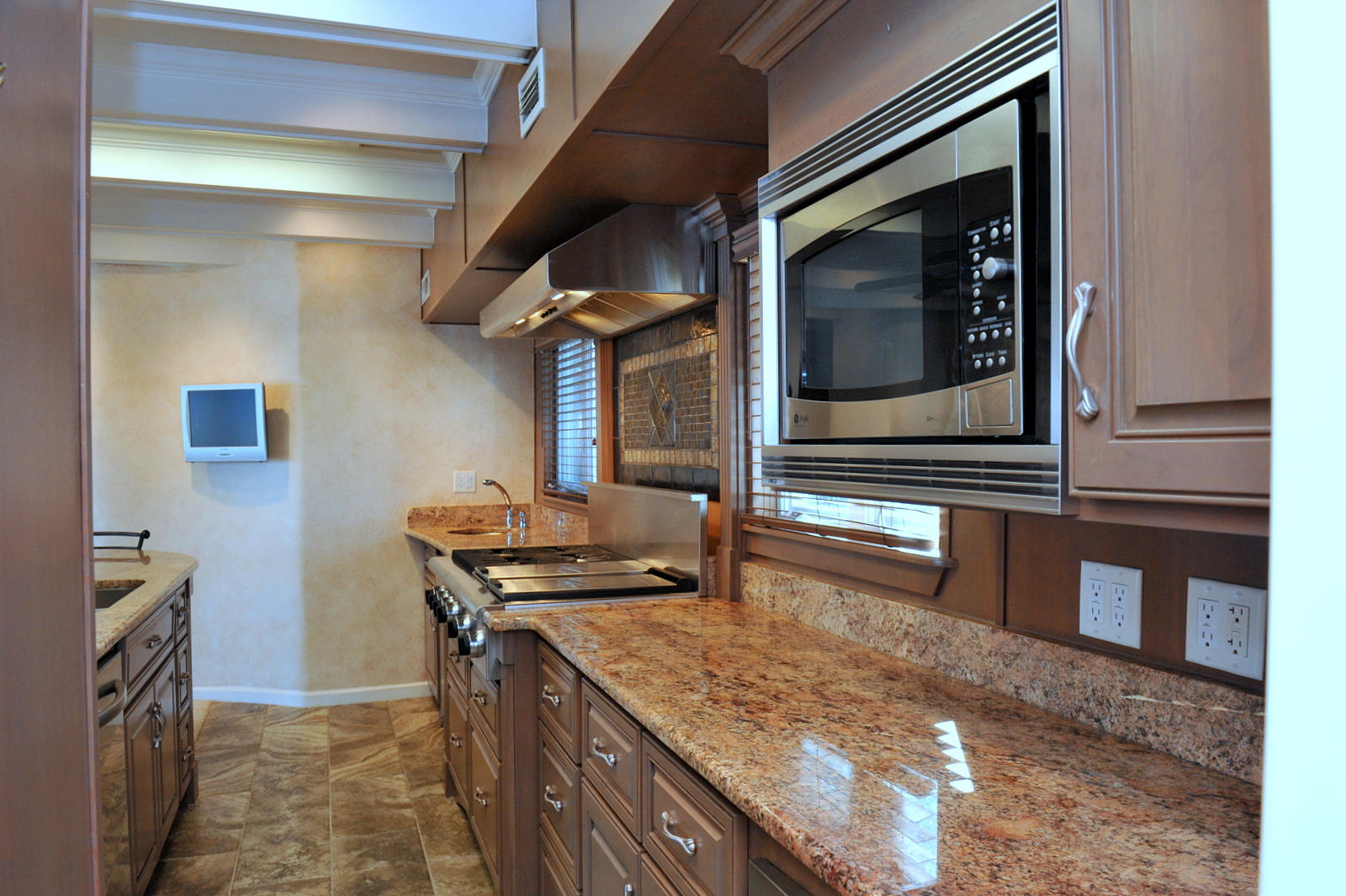 ELLIOTTS POINT - Residential