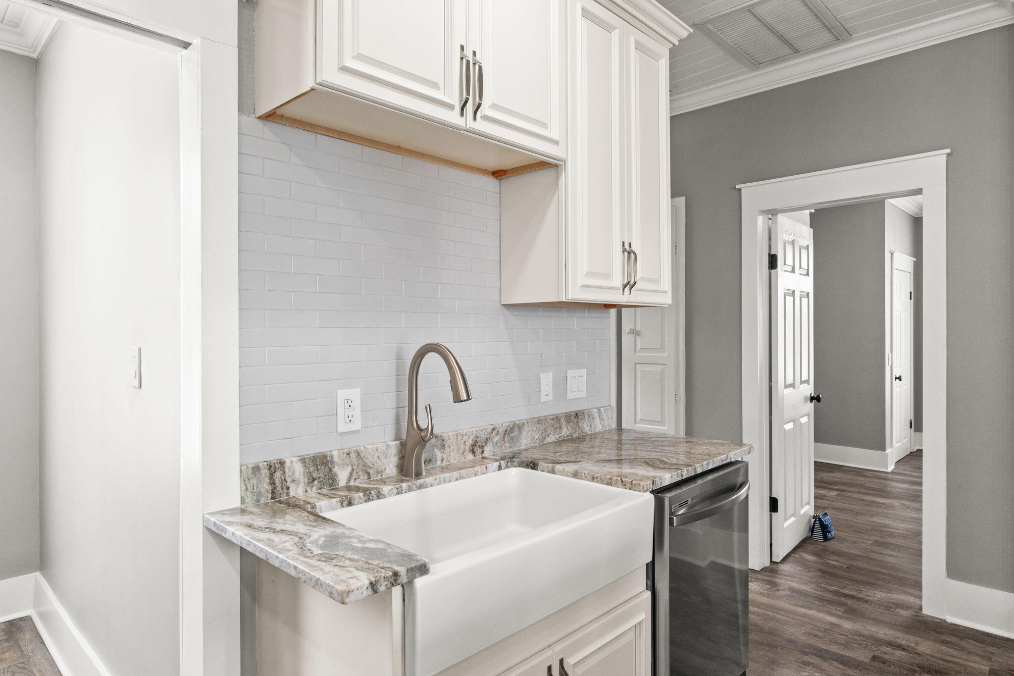 LAGUNA BEACH ESTATES 9TH ADDN - Residential