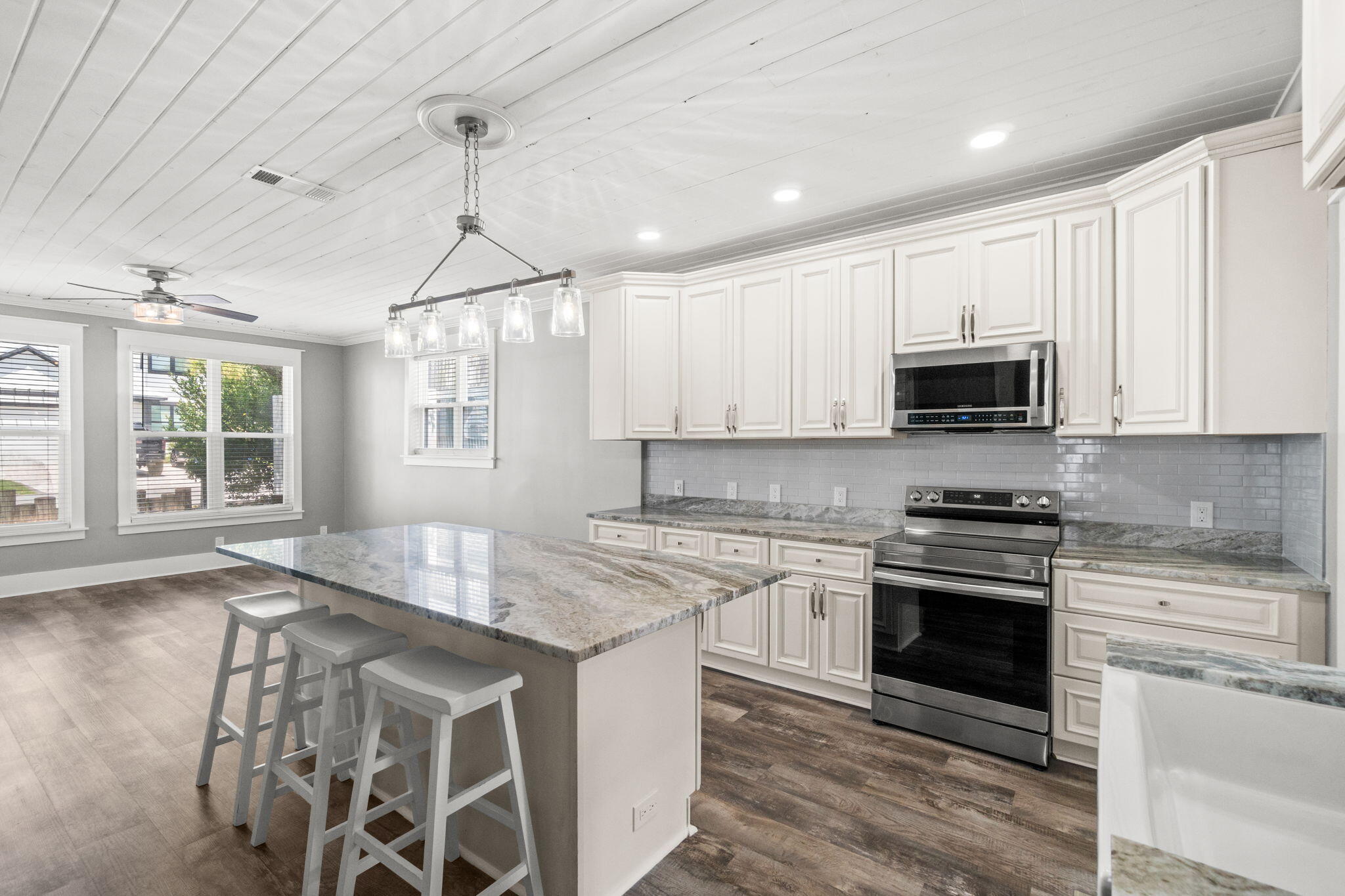 LAGUNA BEACH ESTATES 9TH ADDN - Residential