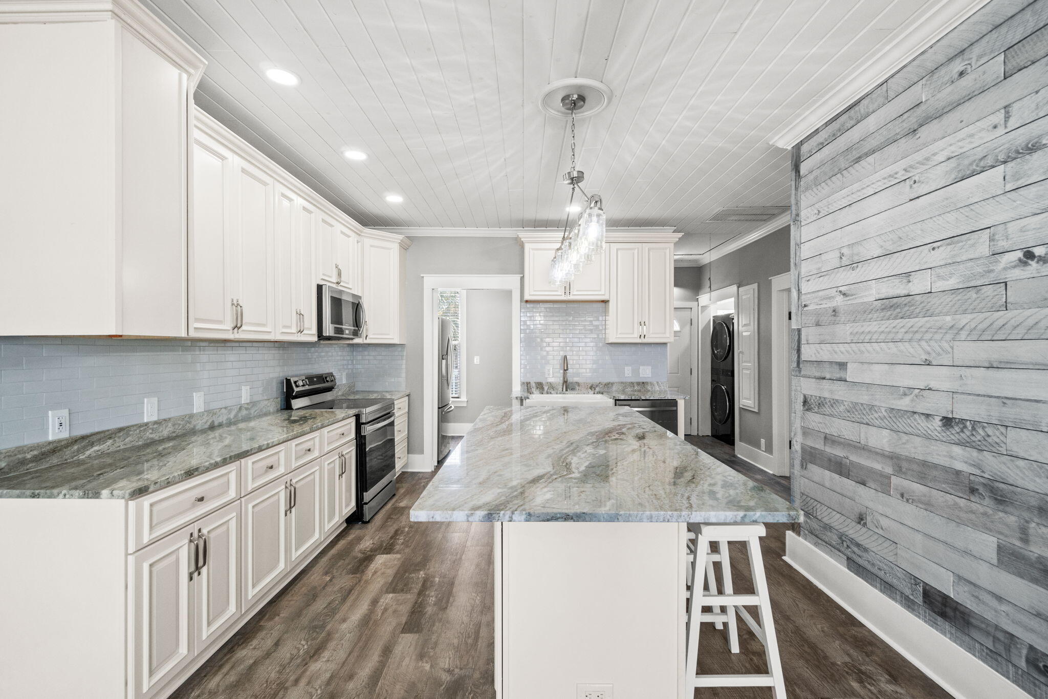 LAGUNA BEACH ESTATES 9TH ADDN - Residential