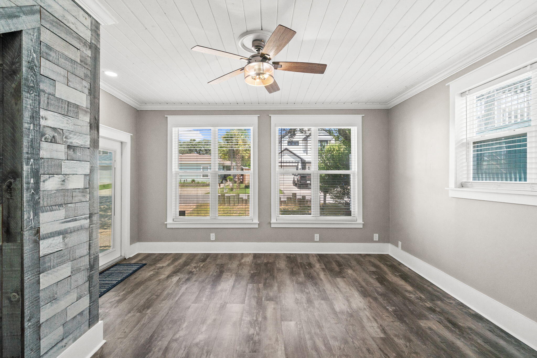 LAGUNA BEACH ESTATES 9TH ADDN - Residential