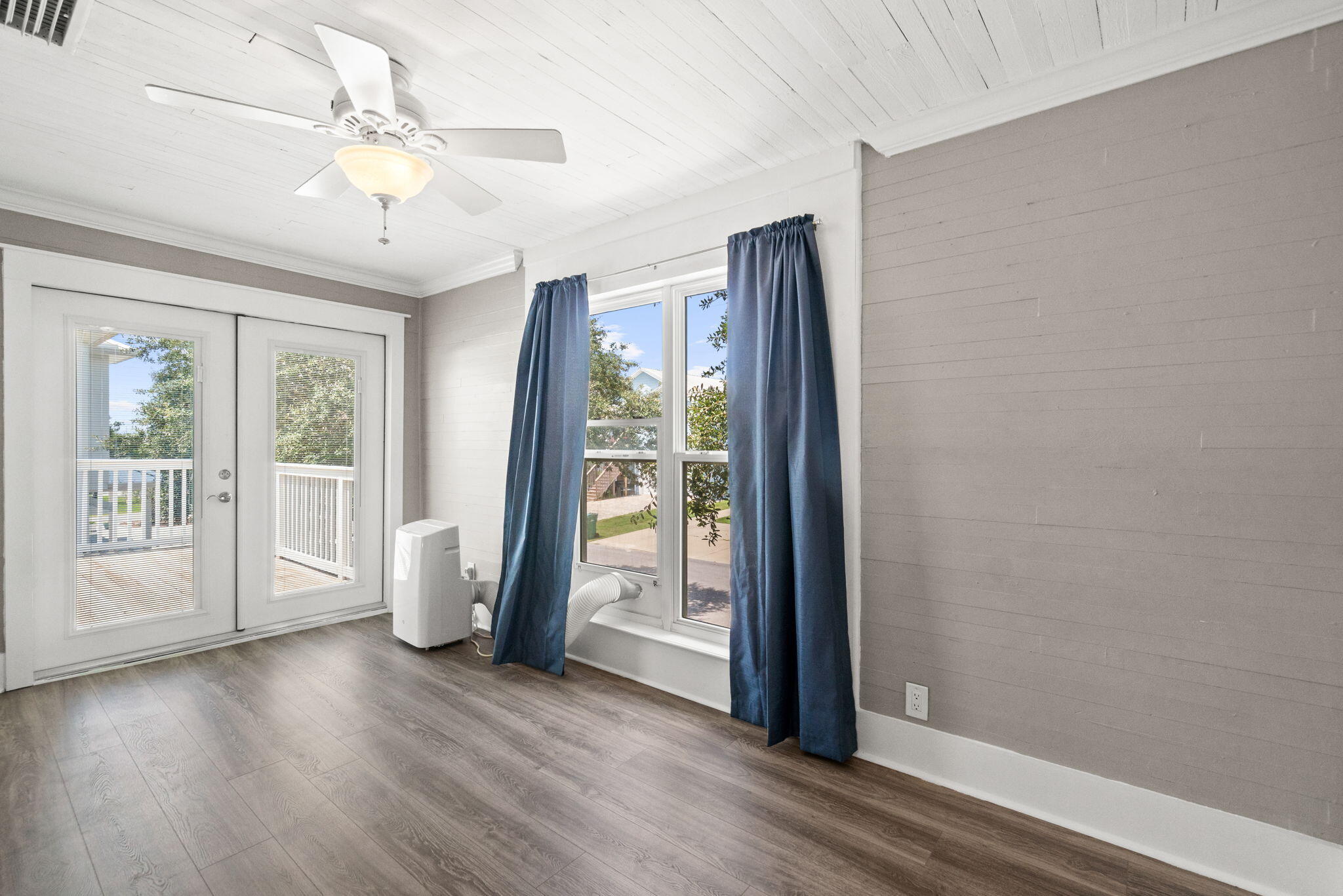 LAGUNA BEACH ESTATES 9TH ADDN - Residential