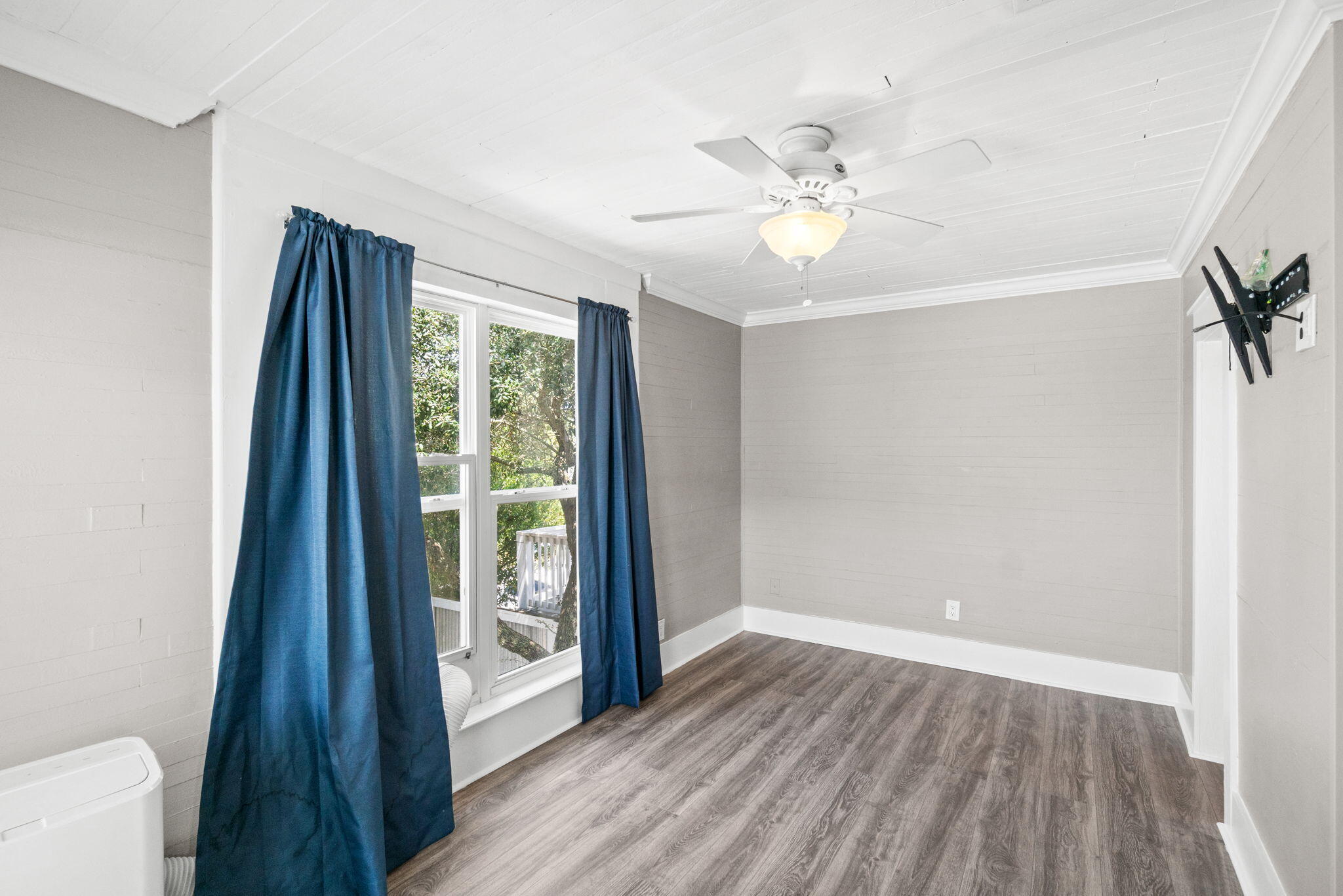 LAGUNA BEACH ESTATES 9TH ADDN - Residential