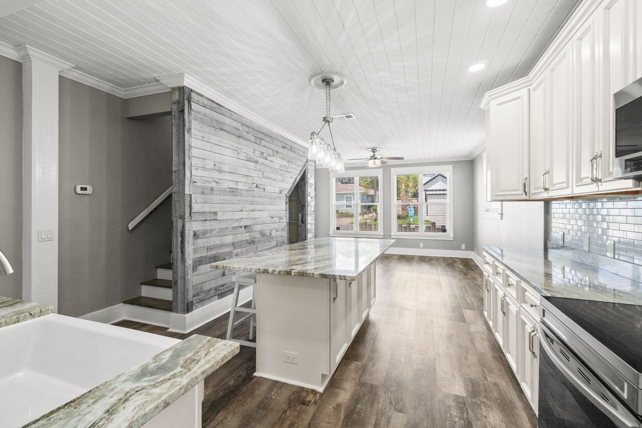 LAGUNA BEACH ESTATES 9TH ADDN - Residential