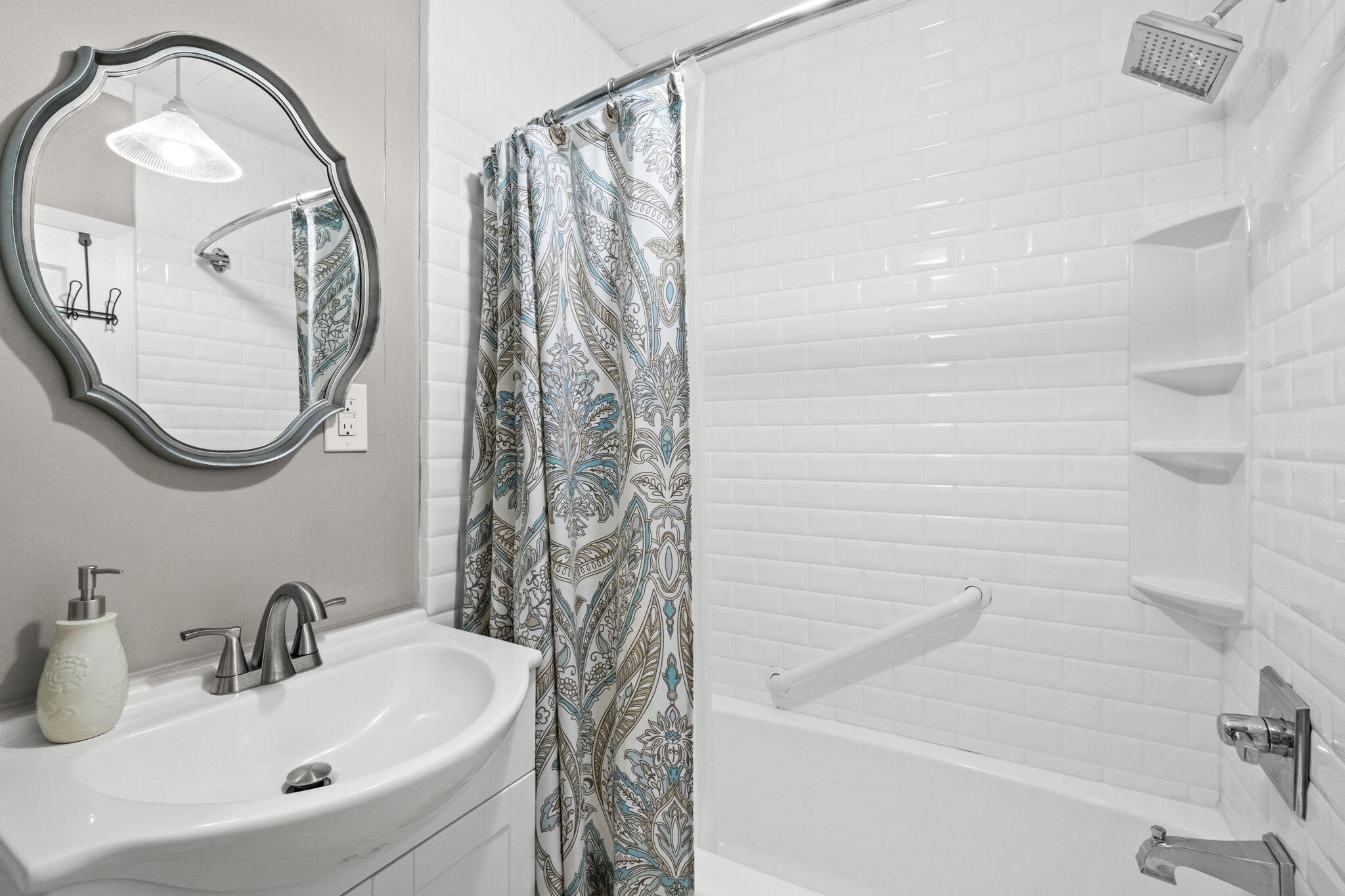 LAGUNA BEACH ESTATES 9TH ADDN - Residential