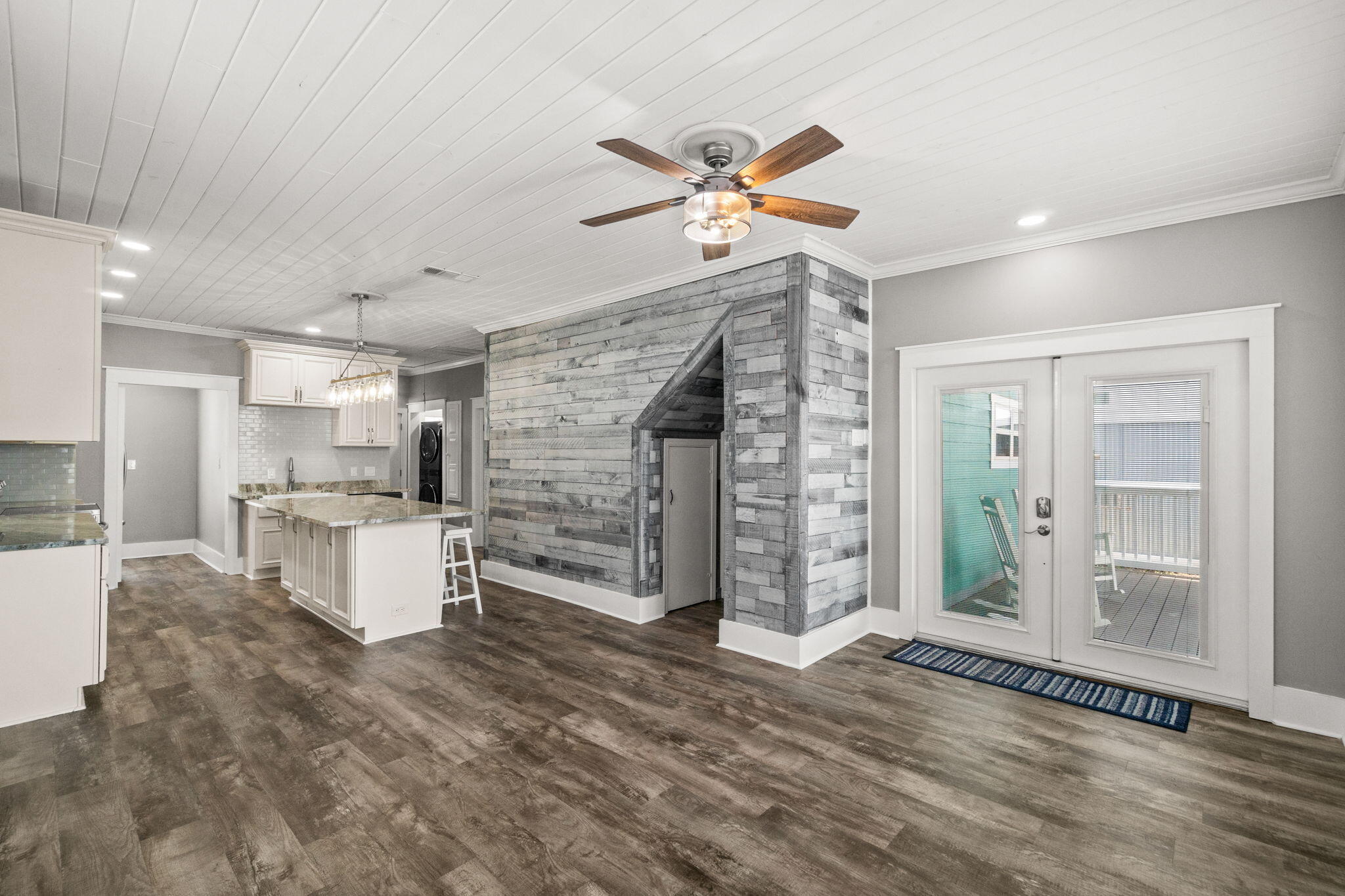 LAGUNA BEACH ESTATES 9TH ADDN - Residential