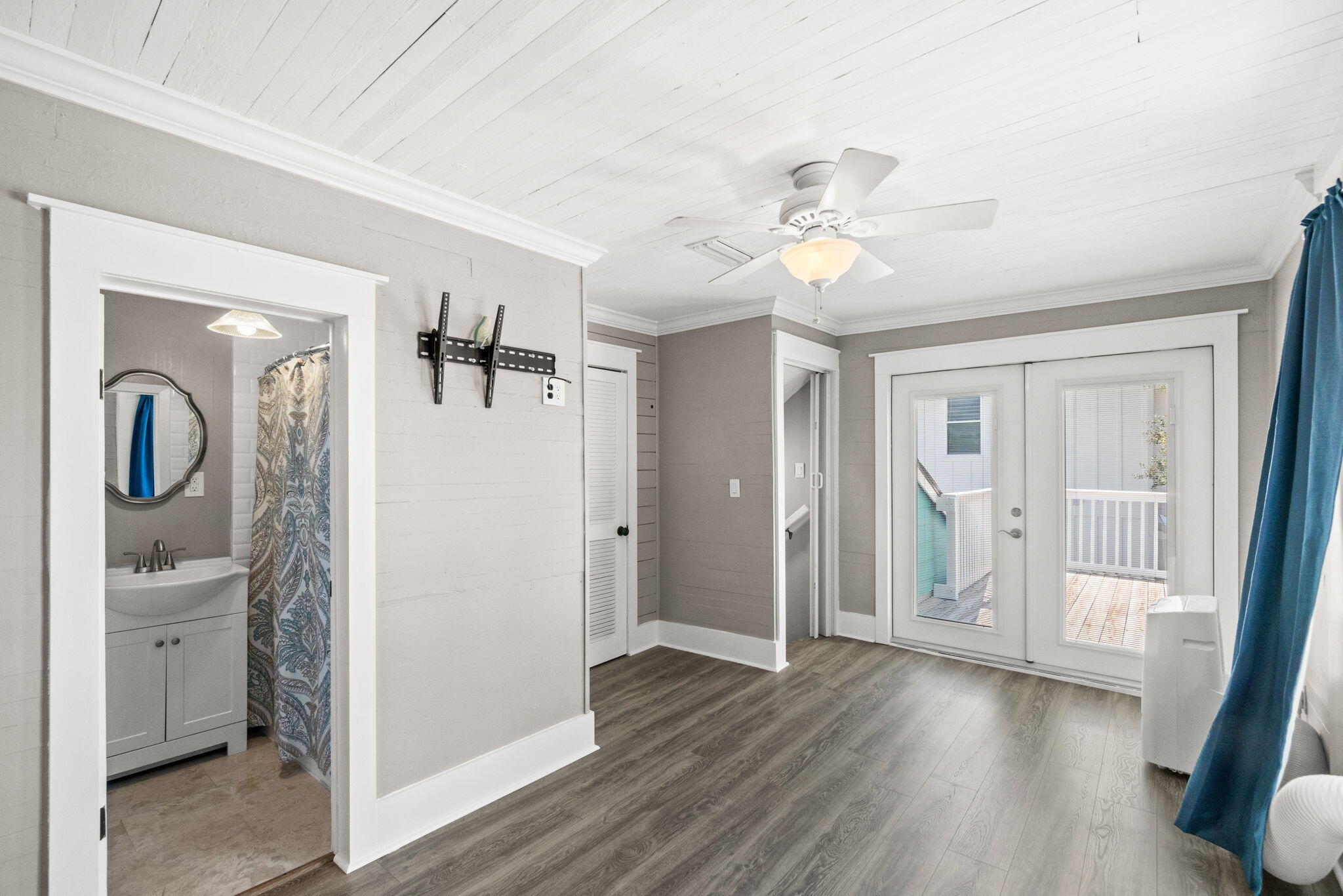 LAGUNA BEACH ESTATES 9TH ADDN - Residential