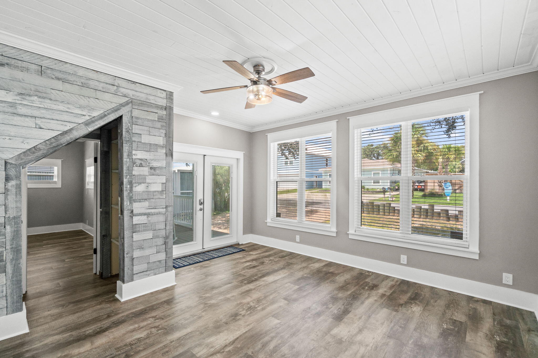 LAGUNA BEACH ESTATES 9TH ADDN - Residential