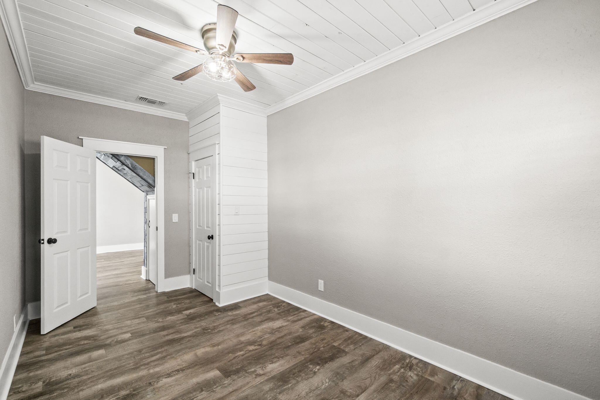 LAGUNA BEACH ESTATES 9TH ADDN - Residential