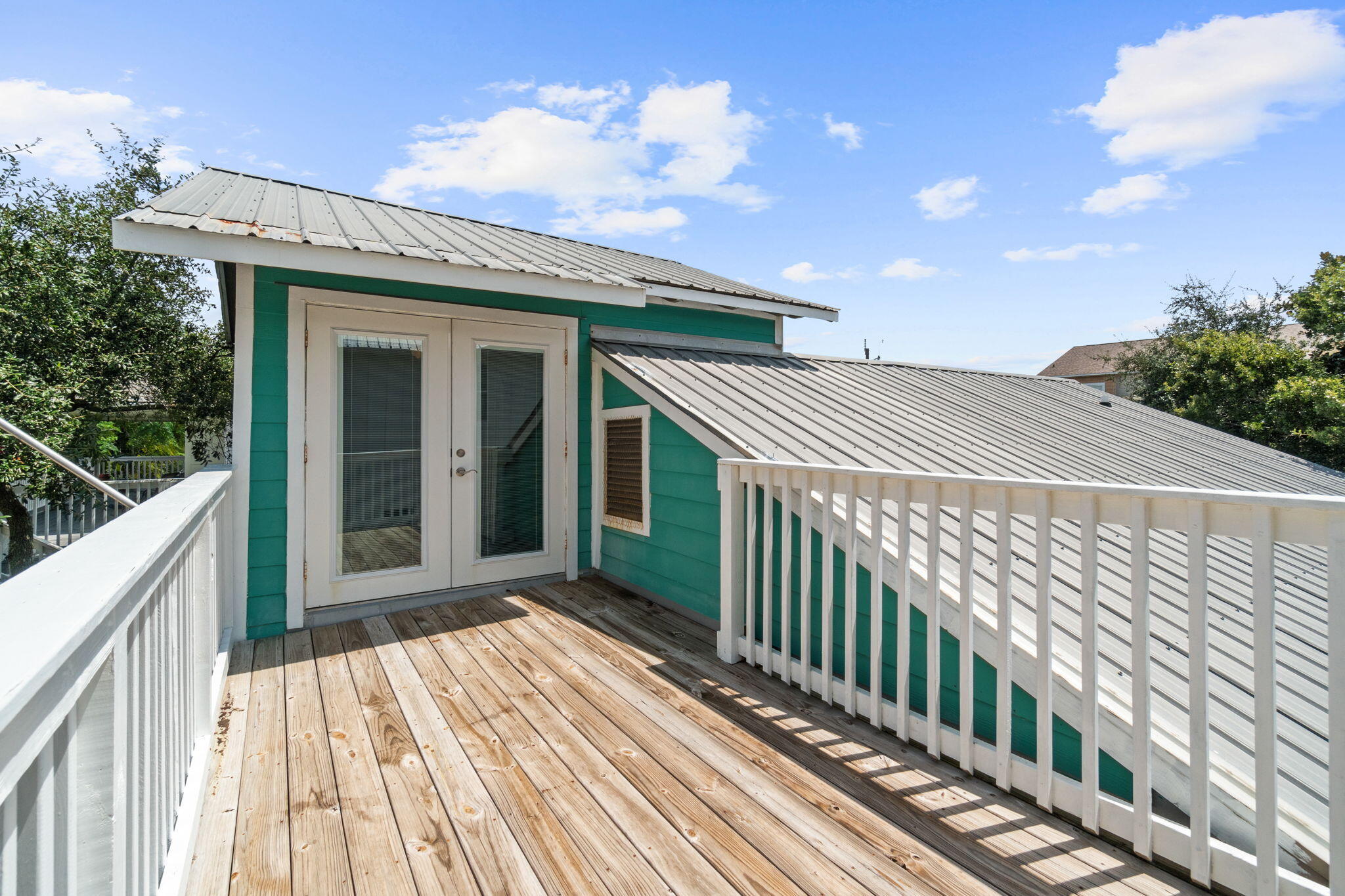 LAGUNA BEACH ESTATES 9TH ADDN - Residential