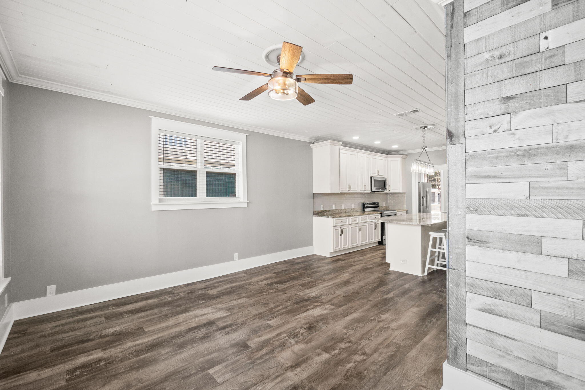 LAGUNA BEACH ESTATES 9TH ADDN - Residential